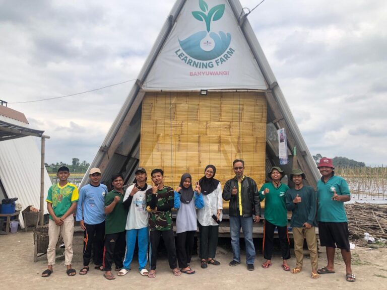 MAHASISWA PERTANIAN UIJ PENUHI TUGAS AKHIR SEMESTER 4 DENGAN PKL di PT EAST WEST SEED INDONESIA (Learning Farm Sempu BWI)